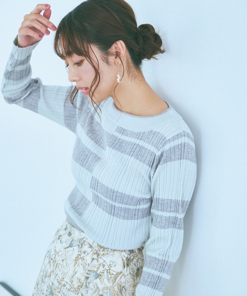 mysty woman(ミスティウーマン)の「ランダムボーダーリブニット 983091(ニット/セーター・レディース・ライトベージュ/ライトグレー/モカ・FREE)」の2枚目の写真