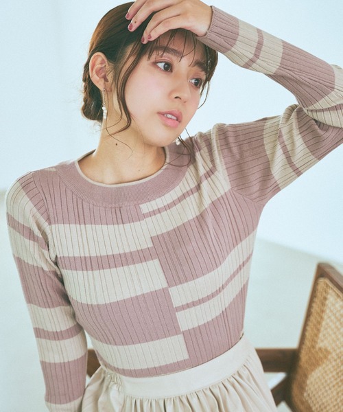 mysty woman(ミスティウーマン)の「ランダムボーダーリブニット 983091(ニット/セーター・レディース・ライトベージュ/ライトグレー/モカ・FREE)」の3枚目の写真