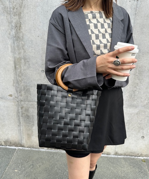 Kastane（カスタネ）の「ウッドハンドルカゴBAG（かごバッグ・レディース・ダークブルー/ブラック/ベージュ・FREE）」の4枚目の写真