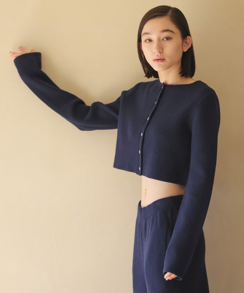 e/rm(イーアールエム)の「【e/rm】カシミヤコンパクトニットカーディガン(カーディガン/ボレロ・レディース・ネイビー/チャコールグレー/アイボリー/ブラック・FREE)」の4枚目の写真