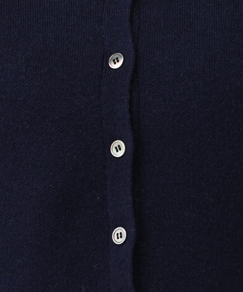 e/rm(イーアールエム)の「【e/rm】カシミヤコンパクトニットカーディガン(カーディガン/ボレロ・レディース・ネイビー/チャコールグレー/アイボリー/ブラック・FREE)」の20枚目の写真