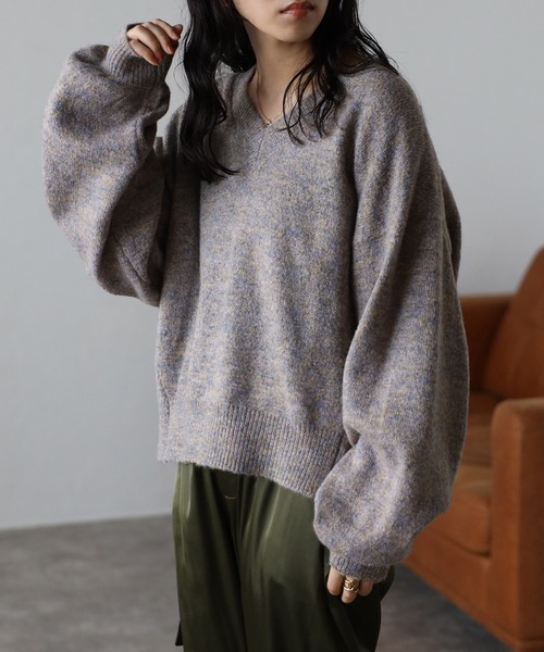 amini（アミニ）の「【2023 A/W新作】Vネックメランジニット（ニット/セーター・レディース・ブルーグリーン/ベージュ/ブラウン・MEDIUM）」の5枚目の写真