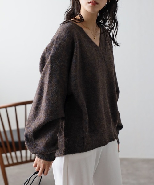 amini（アミニ）の「【2023 A/W新作】Vネックメランジニット（ニット/セーター・レディース・ブルーグリーン/ベージュ/ブラウン・MEDIUM）」の13枚目の写真
