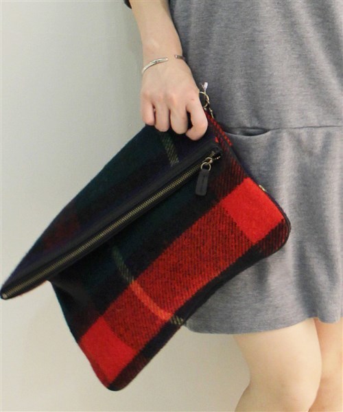 LIMITLESS LUXURY（リミットレスラグジュアリー）の「Tweed mill クラッチBAG◆（クラッチバッグ・レディース・グリーン/レッド・FREE）」の2枚目の写真