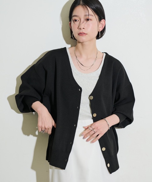 Shelly island（シェリーアイランド）の「ゴールド釦Vネックカーディガン（カーディガン/ボレロ・レディース・その他/ブラック/ピンク/ホワイト・FREE）」の3枚目の写真