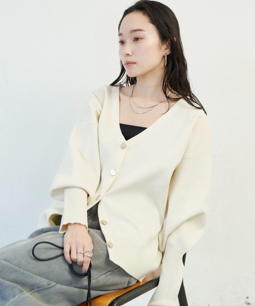 Shelly island（シェリーアイランド）の「ゴールド釦Vネックカーディガン（カーディガン/ボレロ・レディース・その他/ブラック/ピンク/ホワイト・FREE）」の7枚目の写真