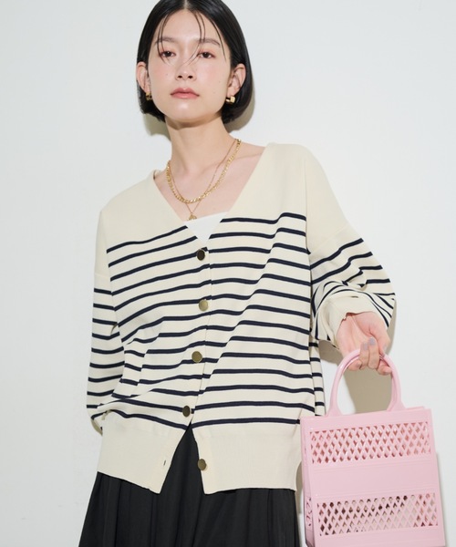 Shelly island（シェリーアイランド）の「ゴールド釦Vネックカーディガン（カーディガン/ボレロ・レディース・その他/ブラック/ピンク/ホワイト・FREE）」の5枚目の写真