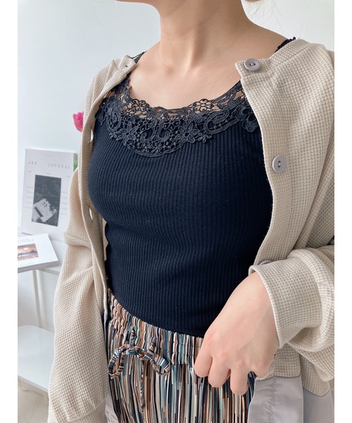 AS KNOW AS plus（アズノゥアズプラス）の「◎ゴージャスレースタンクトップ（タンクトップ・レディース・ミント/ブラック/グレイッシュベージュ/サックスブルー/オフホワイト/イエロー/ホワイト×ブラック/レッド/ベージュ系/ブラウン・FREE）」の17枚目の写真