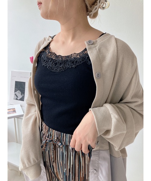 AS KNOW AS plus（アズノゥアズプラス）の「◎ゴージャスレースタンクトップ（タンクトップ・レディース・ミント/ブラック/グレイッシュベージュ/サックスブルー/オフホワイト/イエロー/ホワイト×ブラック/レッド/ベージュ系/ブラウン・FREE）」の16枚目の写真