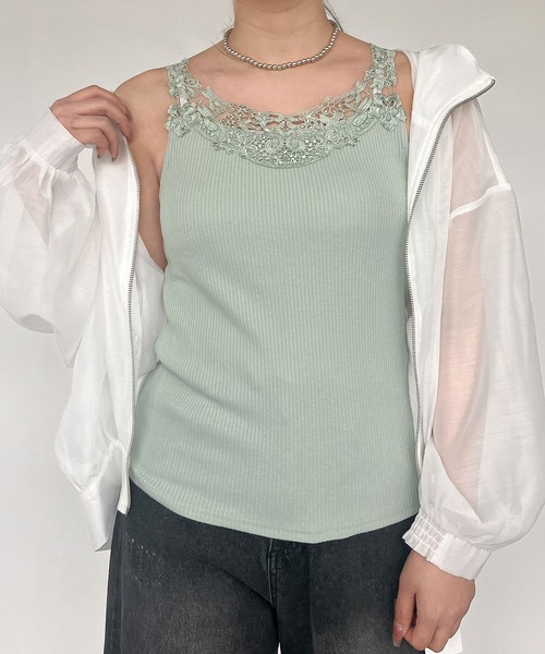 AS KNOW AS plus（アズノゥアズプラス）の「◎ゴージャスレースタンクトップ（タンクトップ・レディース・ミント/ブラック/グレイッシュベージュ/サックスブルー/オフホワイト/イエロー/ホワイト×ブラック/レッド/ベージュ系/ブラウン・FREE）」の21枚目の写真