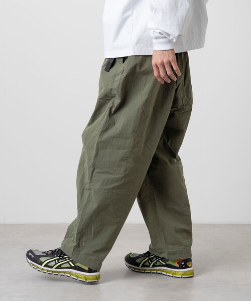 FREAK'S STORE（フリークスストア）の「ルーズフィット コットンナイロン ウェービングベルト クロップドパンツ/ナイロンパンツ（その他パンツ・メンズ・チャコールグレー/ブラック/オリーブ/ベージュ・MEDIUM/LARGE）」の7枚目の写真