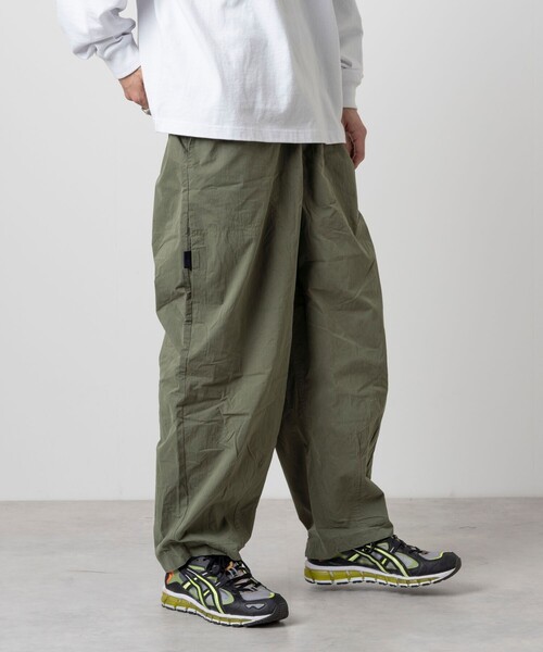 FREAK'S STORE（フリークスストア）の「ルーズフィット コットンナイロン ウェービングベルト クロップドパンツ/ナイロンパンツ（その他パンツ・メンズ・チャコールグレー/ブラック/オリーブ/ベージュ・MEDIUM/LARGE）」の9枚目の写真