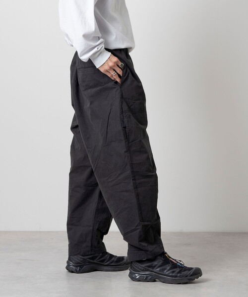 FREAK'S STORE（フリークスストア）の「ルーズフィット コットンナイロン ウェービングベルト クロップドパンツ/ナイロンパンツ（その他パンツ・メンズ・チャコールグレー/ブラック/オリーブ/ベージュ・MEDIUM/LARGE）」の19枚目の写真