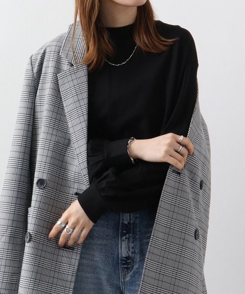 atONE(アットワン)の「atONE モックネックボリューム袖ロンT(Tシャツ/カットソー・レディース・ブラック/オフホワイト/ライトベージュ・M-L/4L~5L/LL~3L)」の2枚目の写真
