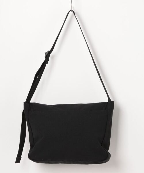 THRASHER(スラッシャー)の「CHILL Mini Flap Shoulder Bag/スラッシャーノートパソコン収納可能サイズワンポイントブランドアイコンフラップショルダーバッグ(ショルダーバッグ・メンズ・ブラック系その他/ブラック系その他2/ブラック/ホワイト系その他2/ホワイト系その他/ホワイト・FREE)」の7枚目の写真
