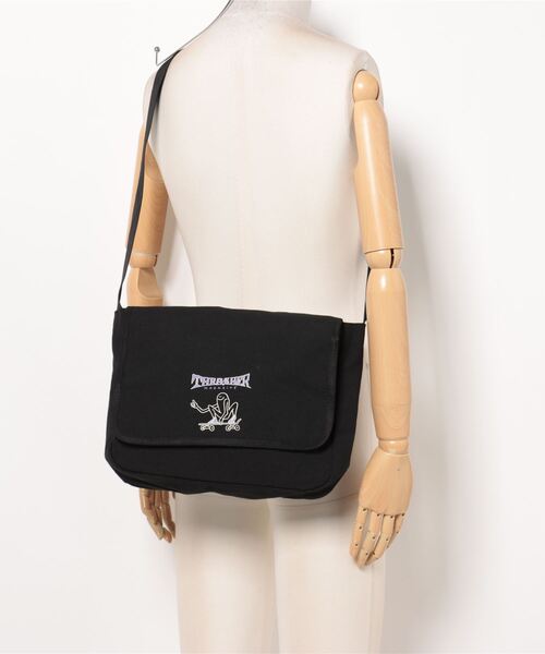 THRASHER(スラッシャー)の「CHILL Mini Flap Shoulder Bag/スラッシャーノートパソコン収納可能サイズワンポイントブランドアイコンフラップショルダーバッグ(ショルダーバッグ・メンズ・ブラック系その他/ブラック系その他2/ブラック/ホワイト系その他2/ホワイト系その他/ホワイト・FREE)」の10枚目の写真