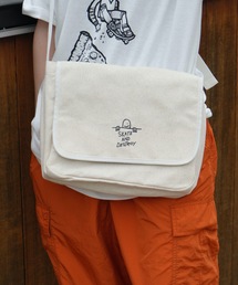 CHILL Mini Flap Shoulder Bag/スラッシャーノートパソコン収納可能サイズワンポイントブランドアイコンフラップショルダーバッグ