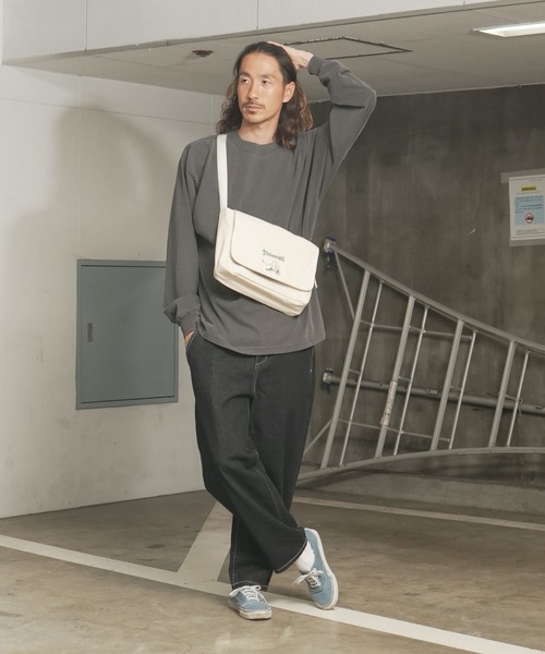 THRASHER(スラッシャー)の「CHILL Mini Flap Shoulder Bag/スラッシャーノートパソコン収納可能サイズワンポイントブランドアイコンフラップショルダーバッグ(ショルダーバッグ・メンズ・ブラック系その他/ブラック系その他2/ブラック/ホワイト系その他2/ホワイト系その他/ホワイト・FREE)」の21枚目の写真