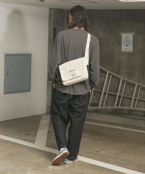 THRASHER(スラッシャー)の「CHILL Mini Flap Shoulder Bag/スラッシャーノートパソコン収納可能サイズワンポイントブランドアイコンフラップショルダーバッグ(ショルダーバッグ・メンズ・ブラック系その他/ブラック系その他2/ブラック/ホワイト系その他2/ホワイト系その他/ホワイト・FREE)」の22枚目の写真