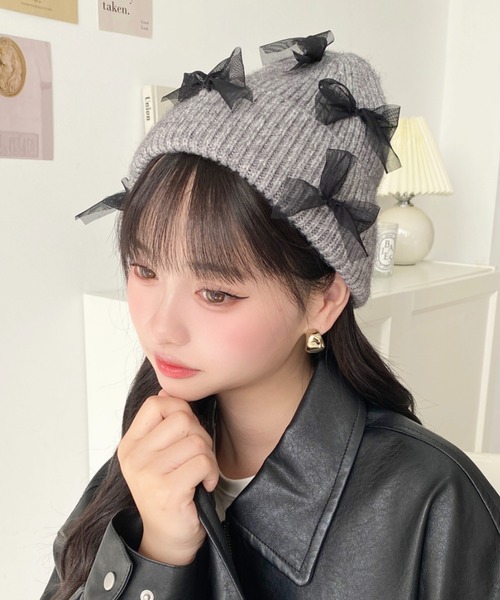 moment+(モーメントプラス)の「チュールリボン or ベロアリボン付きアソートリブニット帽(ニットキャップ/ビーニー・レディース・ブラック/グレー/アイボリー/ホワイト系その他/ブラック系その他/グレー系その他・FREE)」の1枚目の写真