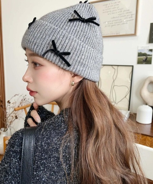 moment+(モーメントプラス)の「チュールリボン or ベロアリボン付きアソートリブニット帽(ニットキャップ/ビーニー・レディース・ブラック/グレー/アイボリー/ホワイト系その他/ブラック系その他/グレー系その他・FREE)」の18枚目の写真