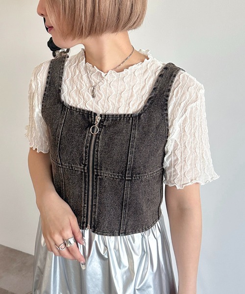 apres jour mignon(アプレジュールミニョン)の「シアートップス×デニムビスチェセット【ZOZOTOWN限定アイテム】(その他トップス・レディース・ブルー/ブラック・X-LARGE/フリー)」の4枚目の写真