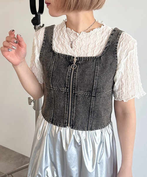 apres jour mignon(アプレジュールミニョン)の「シアートップス×デニムビスチェセット【ZOZOTOWN限定アイテム】(その他トップス・レディース・ブルー/ブラック・X-LARGE/フリー)」の5枚目の写真