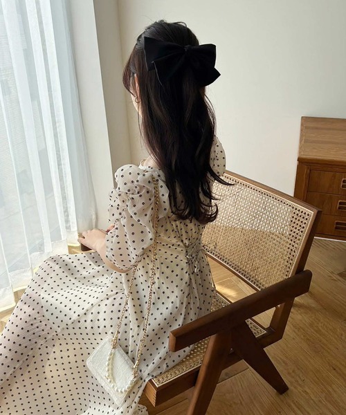 one after another NICE CLAUP(ワンアフターアナザーナイスクラップ)の「袖ボリューム花柄ワンピース/WEB限定アイテム/リバイバル(ワンピース・レディース・ブラック/アイボリー/ホワイト系その他・FREE)」の8枚目の写真