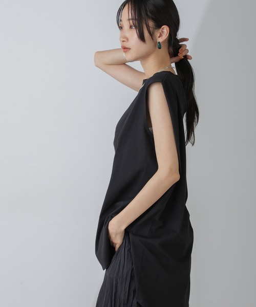 NANO universe（ナノユニバース）の「ショルダータックノースリーブカットトップス（Tシャツ/カットソー・レディース・レッド/ホワイト/ブラック・FREE）」の18枚目の写真