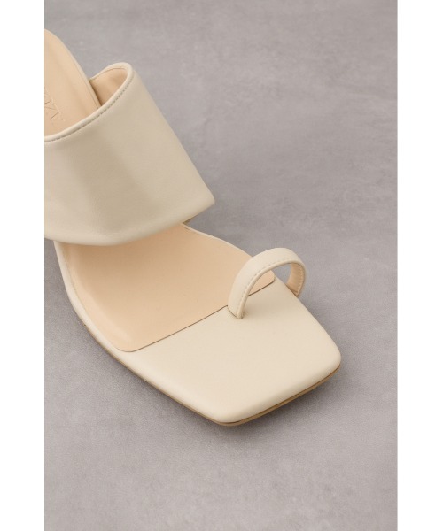 AZUL by moussy(アズールバイマウジー)の「スクエアトゥサムリングミュールサンダル(サンダル・レディース・アイボリー/ブラック・SMALL/MEDIUM/LARGE)」の20枚目の写真