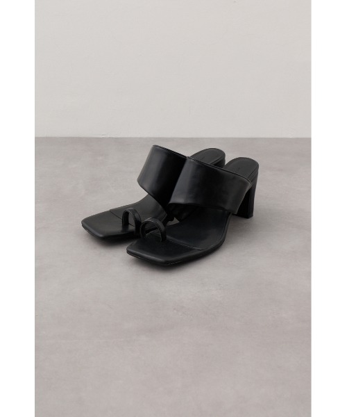 AZUL by moussy(アズールバイマウジー)の「スクエアトゥサムリングミュールサンダル(サンダル・レディース・アイボリー/ブラック・SMALL/MEDIUM/LARGE)」の6枚目の写真