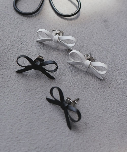 at.(アット)の「【at.】ryoco シロクロリボンピアス(ピアス(両耳用)・レディース・ブラック/ホワイト・FREE)」の9枚目の写真