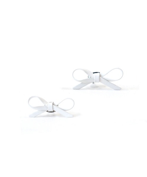 at.(アット)の「【at.】ryoco シロクロリボンピアス(ピアス(両耳用)・レディース・ブラック/ホワイト・FREE)」の4枚目の写真