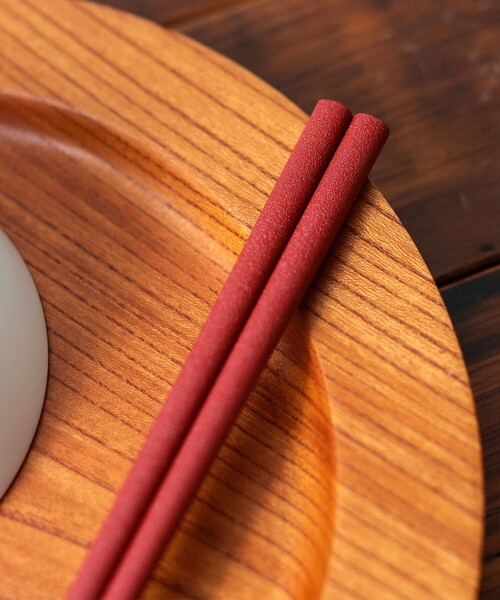 BEAMS JAPAN(ビームス ジャパン)の「【別注】株式会社イシダ / 若狭塗 本乾漆 箸(カトラリー・メンズ・ブラック/レッド/ネイビー・ONE SIZE)」の12枚目の写真