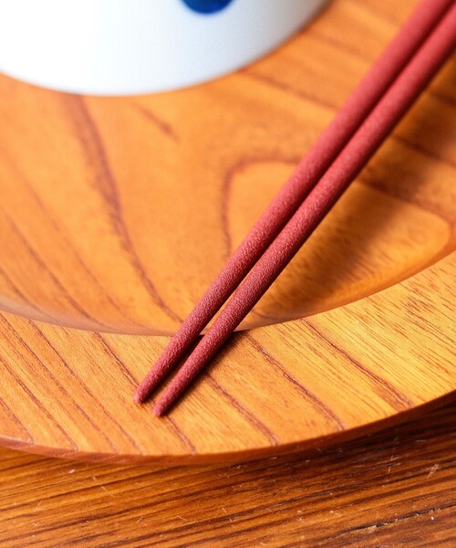 BEAMS JAPAN(ビームス ジャパン)の「【別注】株式会社イシダ / 若狭塗 本乾漆 箸(カトラリー・メンズ・ブラック/レッド/ネイビー・ONE SIZE)」の13枚目の写真