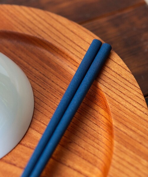 BEAMS JAPAN(ビームス ジャパン)の「【別注】株式会社イシダ / 若狭塗 本乾漆 箸(カトラリー・メンズ・ブラック/レッド/ネイビー・ONE SIZE)」の19枚目の写真