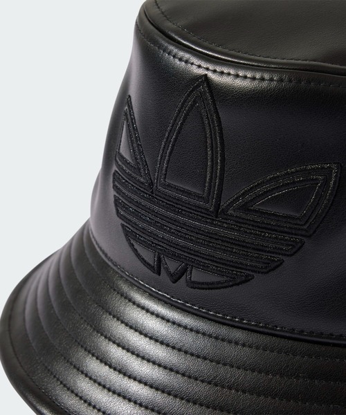 adidas（アディダス）の「アウトライン トレフォイル入りポリウレタン バケットハット / アディダスオリジナルス adidas Originals（ハット・メンズ・ブラック・X-LARGE/LARGE/S）」の3枚目の写真