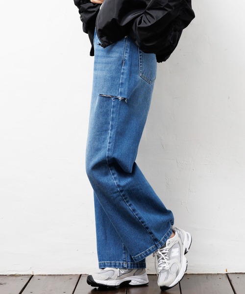 mili an deni(ミリアンデニ)の「ダメージストレートパンツ(デニムパンツ・レディース・ブラック/サックスブルー/ブルー・M)」の5枚目の写真