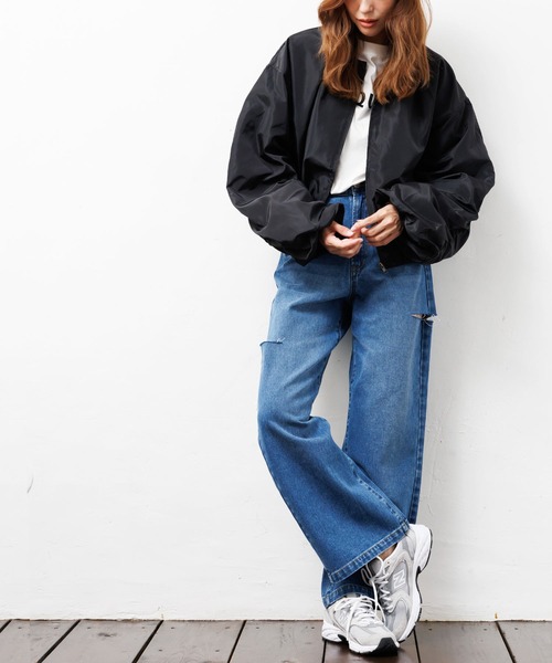 mili an deni(ミリアンデニ)の「ダメージストレートパンツ(デニムパンツ・レディース・ブラック/サックスブルー/ブルー・M)」の4枚目の写真