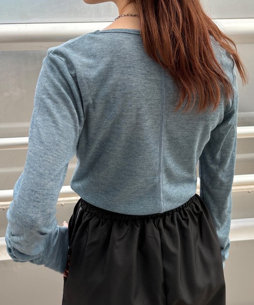 ISOOK（アイスー）の「【ISOOK / アイスー】袖シャーリングトップス  / ギャザー 長袖 ロンT シアートップス レイヤード 無地 春服 春トップス アイボリー ブルー グレー ZOZOTOWN限定（Tシャツ/カットソー・レディース・アイボリー/ブルー/グレー・FREE）」の5枚目の写真