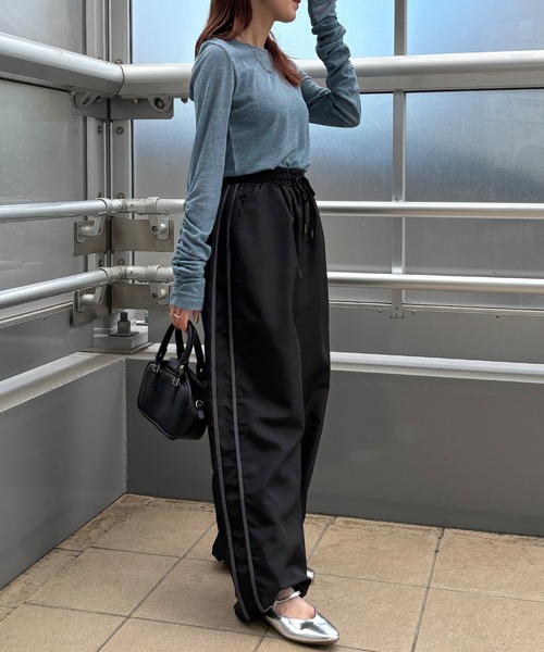 ISOOK（アイスー）の「【ISOOK / アイスー】袖シャーリングトップス  / ギャザー 長袖 ロンT シアートップス レイヤード 無地 春服 春トップス アイボリー ブルー グレー ZOZOTOWN限定（Tシャツ/カットソー・レディース・アイボリー/ブルー/グレー・FREE）」の22枚目の写真