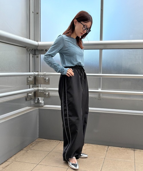 ISOOK（アイスー）の「【ISOOK / アイスー】袖シャーリングトップス  / ギャザー 長袖 ロンT シアートップス レイヤード 無地 春服 春トップス アイボリー ブルー グレー ZOZOTOWN限定（Tシャツ/カットソー・レディース・アイボリー/ブルー/グレー・FREE）」の6枚目の写真