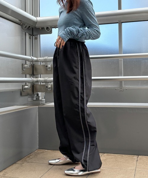 ISOOK（アイスー）の「【ISOOK / アイスー】袖シャーリングトップス  / ギャザー 長袖 ロンT シアートップス レイヤード 無地 春服 春トップス アイボリー ブルー グレー ZOZOTOWN限定（Tシャツ/カットソー・レディース・アイボリー/ブルー/グレー・FREE）」の21枚目の写真