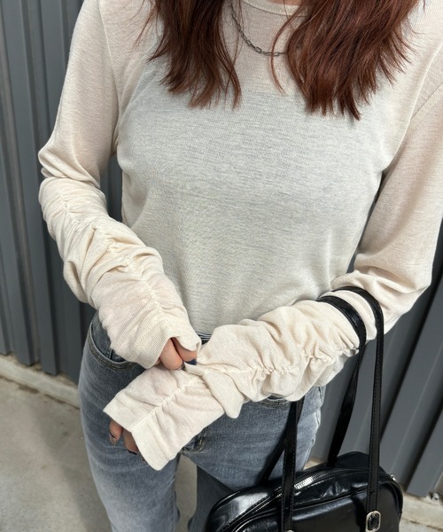 ISOOK（アイスー）の「【ISOOK / アイスー】袖シャーリングトップス  / ギャザー 長袖 ロンT シアートップス レイヤード 無地 春服 春トップス アイボリー ブルー グレー ZOZOTOWN限定（Tシャツ/カットソー・レディース・アイボリー/ブルー/グレー・FREE）」の16枚目の写真