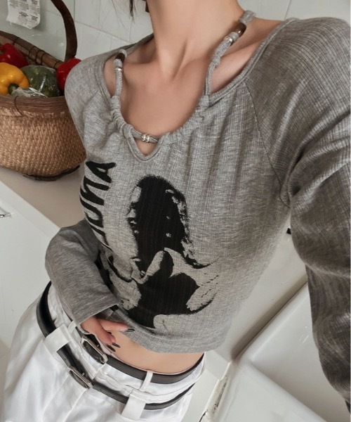 lilful（リルフル）の「【新色ホワイト追加！】2WAY ビーズネックデザインリブプリントロンT（Tシャツ/カットソー・レディース・ブラック/グレー/ホワイト・M/L）」の7枚目の写真