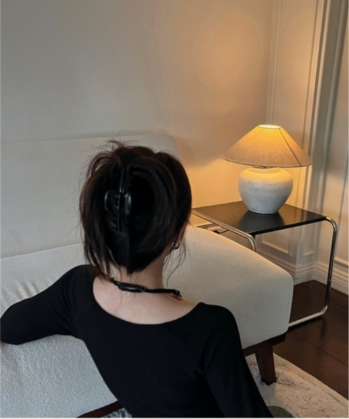 lilful（リルフル）の「【新色ホワイト追加！】2WAY ビーズネックデザインリブプリントロンT（Tシャツ/カットソー・レディース・ブラック/グレー/ホワイト・M/L）」の5枚目の写真