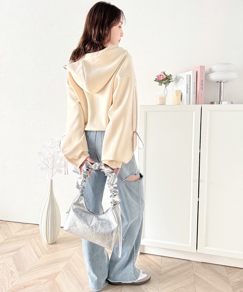 mily bilet(ミウィビレット)の「【mily bilet】大人のこなれ感が魅力。胸刺繍ダブルジップクロップドダンボールパーカー(ショート丈)(パーカー・レディース・ブラック/杢グレー/アイボリー・SMALL/LARGE/MEDIUM/X-LARGE)」の12枚目の写真