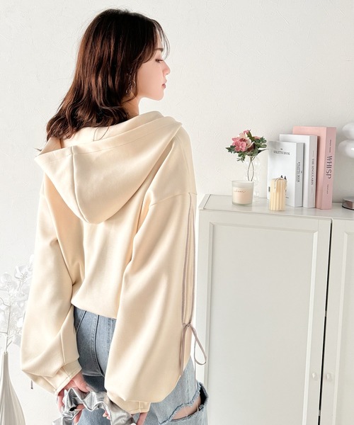 mily bilet(ミウィビレット)の「【mily bilet】大人のこなれ感が魅力。胸刺繍ダブルジップクロップドダンボールパーカー(ショート丈)(パーカー・レディース・ブラック/杢グレー/アイボリー・SMALL/LARGE/MEDIUM/X-LARGE)」の13枚目の写真