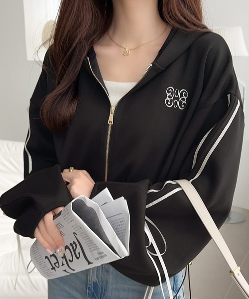 mily bilet(ミウィビレット)の「【mily bilet】大人のこなれ感が魅力。胸刺繍ダブルジップクロップドダンボールパーカー(ショート丈)(パーカー・レディース・ブラック/杢グレー/アイボリー・SMALL/LARGE/MEDIUM/X-LARGE)」の14枚目の写真