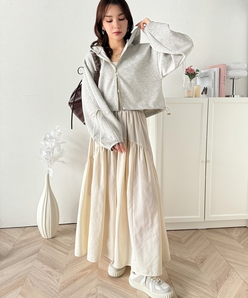mily bilet(ミウィビレット)の「【mily bilet】大人のこなれ感が魅力。胸刺繍ダブルジップクロップドダンボールパーカー(ショート丈)(パーカー・レディース・ブラック/杢グレー/アイボリー・SMALL/LARGE/MEDIUM/X-LARGE)」の21枚目の写真